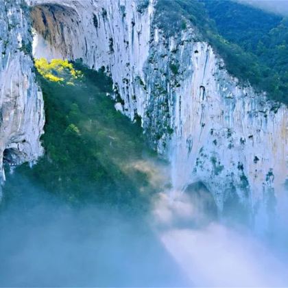 贵州安顺+黄果树+高荡千年布依古寨文化旅游景区+紫云格凸河风景名胜区5日4晚私家团