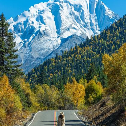 稻城亚丁+四姑娘山景区+鱼子西+新都桥5日4晚拼小团