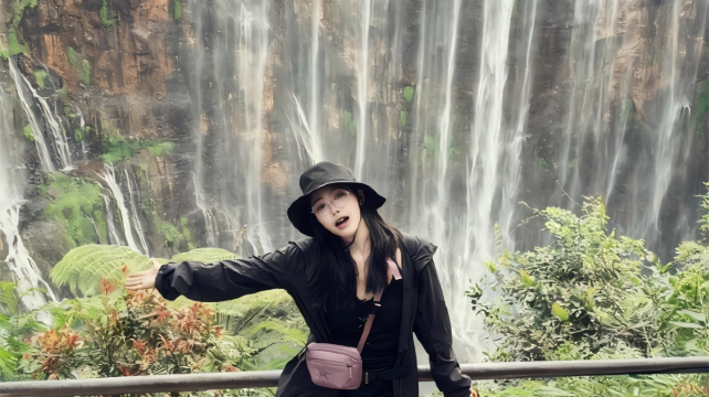 印度尼西亚泗水+布罗莫火山+伊真火山+赛武千层瀑布4日3晚跟团游· 6+12人精品团+登山向导+防毒装备+纯玩之旅+漫步+月球表面+布罗莫火山+观日出/吉普车穿越沙海/穿行伊真火山+赏蓝色火山湖+溯溪赛武瀑布+1人可定