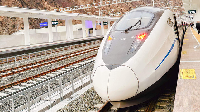 川西秘境之旅：雅拉雪山、稻城亚丁5日全攻略