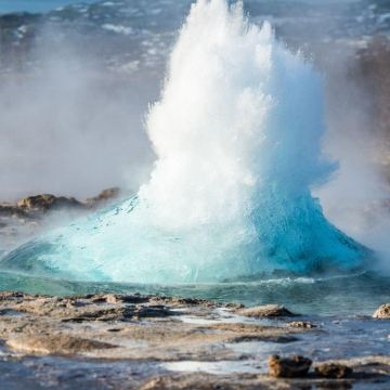 冰岛+黑沙滩+蓝冰洞+黄金旅游圈5日4晚跟团游