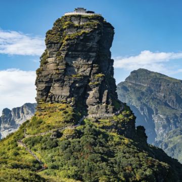 贵州贵阳+黄果树景区+荔波+西江千户苗寨+镇远+梵净山6日5晚跟团游