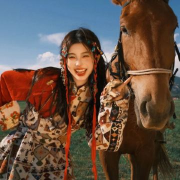 呼和浩特+辉腾锡勒草原+乌兰哈达火山地质公园+库布齐沙漠+哈素海+敕勒川草原2日1晚拼小团