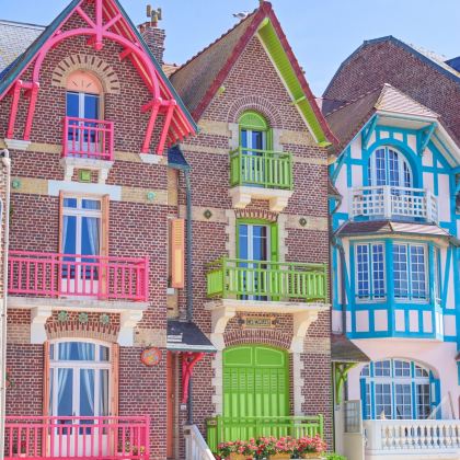 法国巴黎+梅尔莱班+翁弗勒尔+卡昂+圣米歇尔山8日7晚私家团