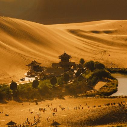 兰州+张掖+嘉峪关+酒泉+敦煌6日5晚拼小团