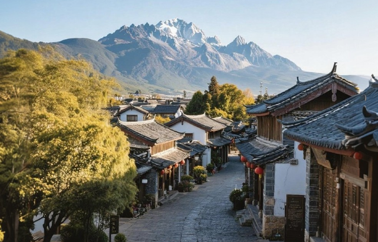 7-night Private Tour · Lijiang+Shangri-La+Dali+Lugu Lake · 8-day  · Visit the Glacier Cableway of Yulong Snow Mountain, Tiger Leaping Gorge, and Sumtseling Monestery, experience Thangka painting by hand, and take a pig trough boat to tour Lugu Lake.