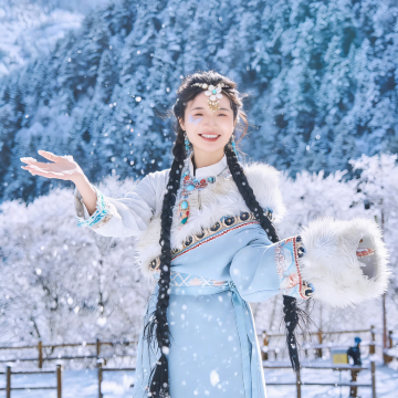 九寨沟+黄龙风景名胜区+四姑娘山景区+都江堰4日3晚拼小团