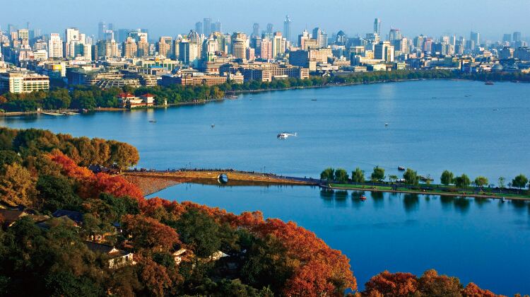 11-Day Shanghai, Hangzhou, Suzhou, Wuzhen, Jingdezhen, Wangxian Valley, Huangshan , Hongcun, Xixinan · 3 Intangible Cultural Heritage Experiences · Airport Transfer Upgrade · Complimentary Michelin Dining