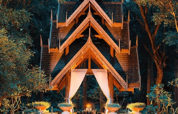 8-day 7-night · Private tours · Kunming+Dali+Lijiang+Shangri-La · Journey to the Secret Land of Southwest China, stay at hot spring resorts, Erhai Lake scenic hotels, and choose your favorite room type. Watch the scenery of Erhai Lake and Pudacuo Forest Park, freely explore Lijiang, and have excellent drivers and tour guides provide you with thoughtful services during your journey.