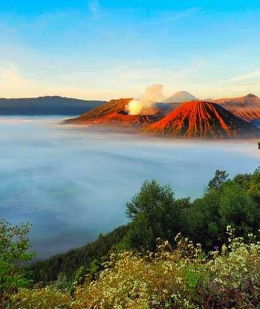 4D3N • Borobudur & Prambanan in Yogyakarta, train to Malang, hike Bromo & Ijen // 4D3N