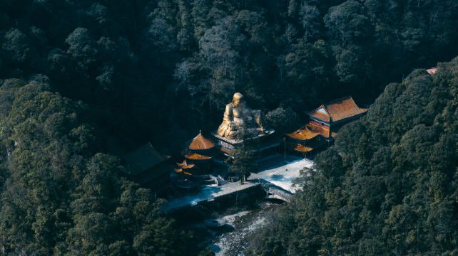 9-Day Guangxi and Guizhou Highlights Private Tour·Guilin, Yangshuo, Guiyang, Anshun, Kaili, Zhenyuan and Tongren丨Li River Cruise, Elephant Trunk Hill, Miao Village and Mount Fanjing