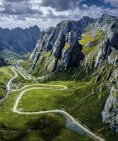 7D6N • Nine-Colored Gannan Loop Line: Journey through the Jiangdie Highway, Zha Ga Na, Panoramic Tour of the Oriental Magic Realm Lianbaoyeze, Quality Accommodation, and Unique Experiences