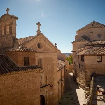 西班牙+托莱多+马德里自治区+托莱多大教堂+孔苏埃格拉城堡+比萨格拉门+昆卡+昆卡悬屋4日3晚私家团