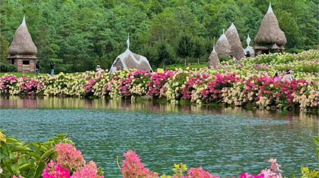 10-day 9-night · Private Tour · Kunming + Dali + Lijiang + Shangri-La· Dali, Shangri-La, Lijiang, Dukezong, Yulong Snow Mountain, Songzanlin Monastery, Tiger Leaping Gorge