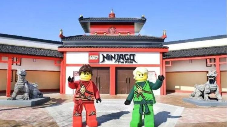 5日4晚 · 旅行團 · 【上海雙樂園純玩】迪士尼樂園 🏰、樂高度假樂園5天團  《全日自由暢玩》上海迪士尼、《2025年開園》Legoland上海樂高度假樂園、南京路步行街、泡泡瑪特全球旗艦店、黃浦江外灘、朱家角古鎮·7月1日+8月31日出發團隊+每人贈送一個上海迪士尼十週年磁貼/徽章盲盒+超有收藏感+跟團輕鬆暢玩童話王國+把快樂與限定驚喜帶回家+
(盲盒隨機發放+如遇盲盒售罄或停止出售+則改為贈送隨機一款迪