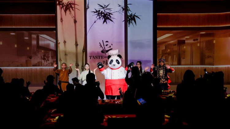 3D2N · Group Tours · China Shanghai ,9-person premium international tourist exclusive group,Shanghai Mini Vacation · Urban Cultural  Experience: Kung Fu Experience, The Bund Lighting Ceremony