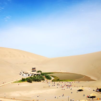 青海湖景区+茶卡盐湖+敦煌+张掖+西宁8日7晚拼小团