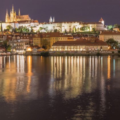 卢塞恩+维也纳+奥地利阿尔卑斯山+法兰克福+布拉格+布达佩斯5日4晚跟团游