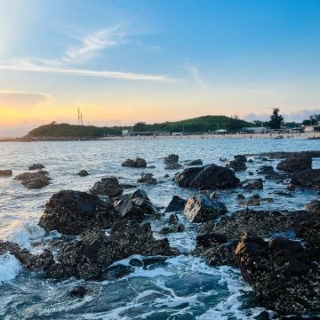 广西钦州+北海+防城港+三娘湾+钦州老街景区+白浪滩+怪石滩+冠头岭+北海银滩景区4日3晚拼小团