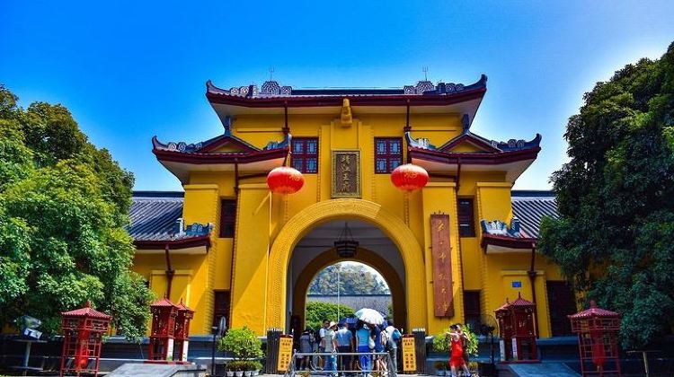 6D5N · Group Tours · Emperor Voyage: 'All Tips Included' China+ Guilin + Yangshuo + Li River Scenic Area +Longji Rice Terraces 