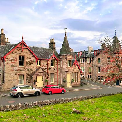 英国爱丁堡城堡+拉斯小镇+洛蒙德湖+格伦科峡谷+格伦菲南高架桥+尼斯湖+圣安德鲁斯6日5晚拼小团