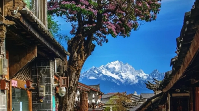 10-day 9-night · Private Tour · Kunming + Dali + Lijiang + Shangri-La· Dali, Shangri-La, Lijiang, Dukezong, Yulong Snow Mountain, Songzanlin Monastery, Tiger Leaping Gorge