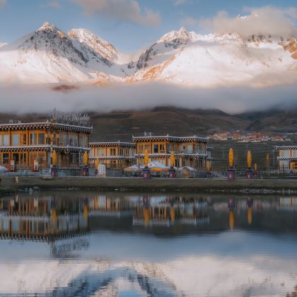 色达+鱼子西+新都桥+四姑娘山景区+成都5日4晚拼小团