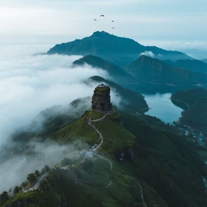 贵州黄果树景区+兴义+荔波+西江千户苗寨+梵净山8日7晚私家团