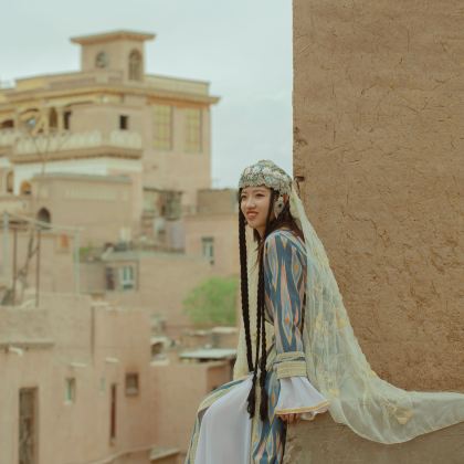 新疆乌鲁木齐+喀什市+喀什古城+盘龙古道+阿克苏市+库车+塔里木胡杨林公园+库尔勒9日8晚跟团游