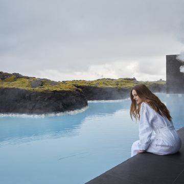 冰岛雷克雅未克+基尔丘山+蓝冰洞+黑沙滩+蓝湖+钻石冰沙滩10日7晚跟团游