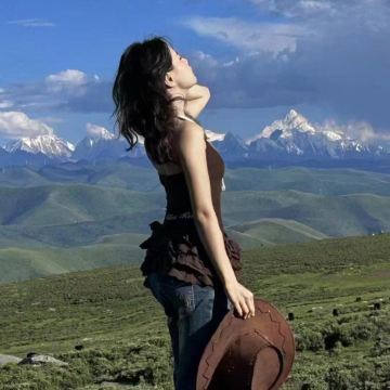 九寨沟+稻城亚丁+四姑娘山景区+都江堰+鱼子西+成都10日9晚拼小团