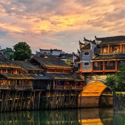 张家界+武陵源+天门山+郴州+凤凰古城7日6晚私家团