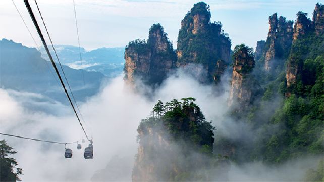 2-Day Breathtaking Zhangjiajie Adventure Private Tour·Tianmenshan National Forest Park, Tianzi Mountain and Ten Mile Gallery