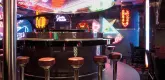 霓虹钢琴酒吧 The Neon Piano Bar