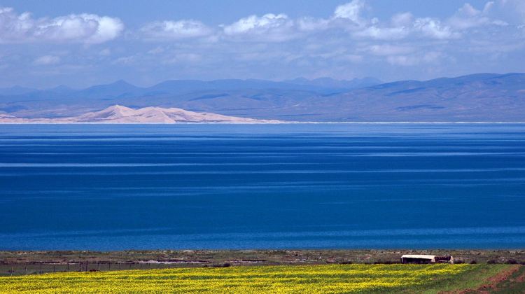 8-Day Northwest China Private Tour from Xining·Zhangye, Qinghai Lake, Danxia, Jiayuguan City Tower, Mingsha Mountain Moon Tooth Spring, Mati Temple Grottoes