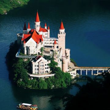 贵州黄果树景区+兴义万峰林景区+马岭河峡谷景区+青岩古镇5日4晚拼小团