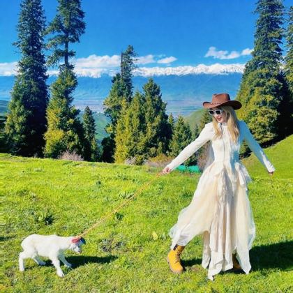 新疆乌鲁木齐+伊犁9日8晚私家团