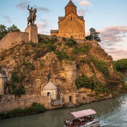 格鲁吉亚西格纳吉+第比利斯+古多里+库塔伊西+巴统+卡兹贝吉9日7晚跟团游