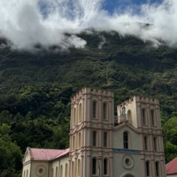 留尼汪（法属）8日7晚私家团