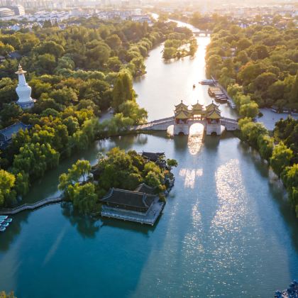 北固山+焦山+西津渡古街+中国大运河博物馆+东关街历史街区+个园+瘦西湖5日4晚私家团