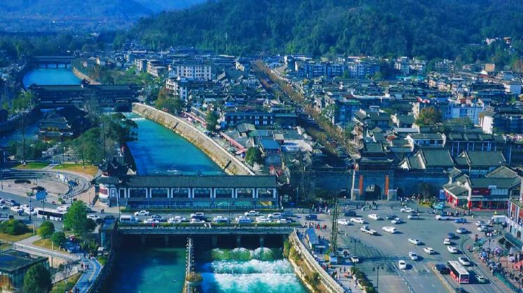 3D2N · Group Tours · Fairy-tale Jiuzhaigou + Dreamlike Huanglong + Pandas, accompanied by an excellent tour guide, 5-diamond hotels. Visit a local Tibetan family