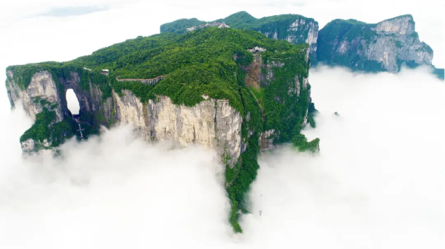 6-Day Scenic Hunan Group Tour·Zhangjiajie National Park, Glass Bridge & Tianmen Highlights
