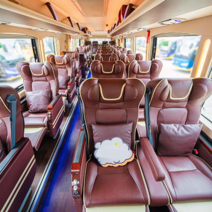 贵州贵阳+黄果树景区+荔波+西江千户苗寨+镇远县+梵净山6日5晚跟团游