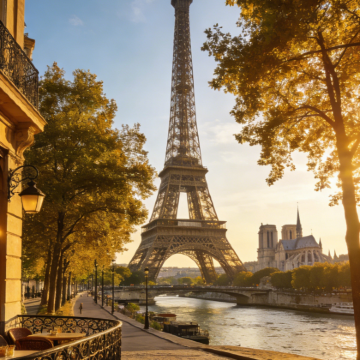 巴黎+凡尔赛宫+巴黎圣母院+卢浮宫+塞纳河游船+埃菲尔铁塔+凯旋门+香榭丽舍大街+枫丹白露宫+兰斯+泰廷爵香槟酒庄7日6晚拼小团