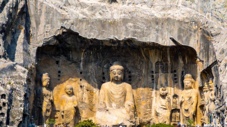 5-Day Tour Henan's four great ancient capitals and unveil the cliff-hanging road of Wanxian and the Yuntai waterscape.