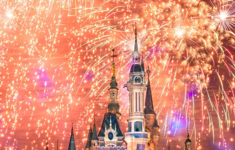 4-day 3-night · Private tours · Shanghai+Shanghai Disney Resort+LEGOLAND®Shanghai Resort · Enjoy convenient airport and station pick-up services in Shanghai. Discover the enchanting world of Shanghai Disneyland and explore the Ancient Egyptian Civilization Exhibition.