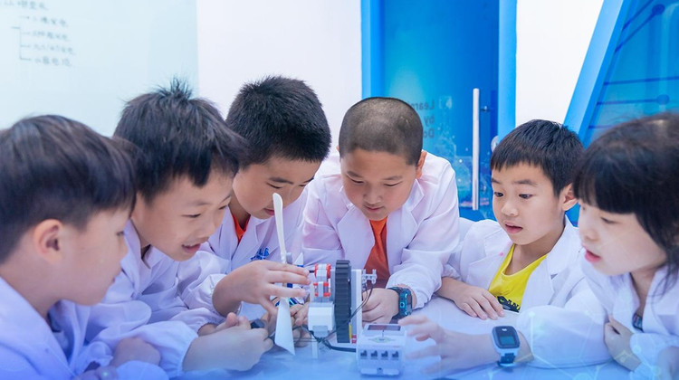 科学探索·北京5天夏令营科技主题研学【格物明德营】+【科技赋能教育 实践培育创新】+AI实训·制作无人机·国家纳米平台·工程研究中心·航天信息中心·声呐技术实验·航天博物馆·科学探索·北京5天夏令营科技主题研学【格物明德营】+【科技赋能教育 实践培育创新】+AI实训·制作无人机·国家纳米平台·工程研究中心·航天信息中心·声呐技术实验·航天博物馆