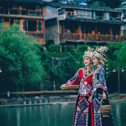 长沙+张家界+芙蓉镇+凤凰5日4晚私家团