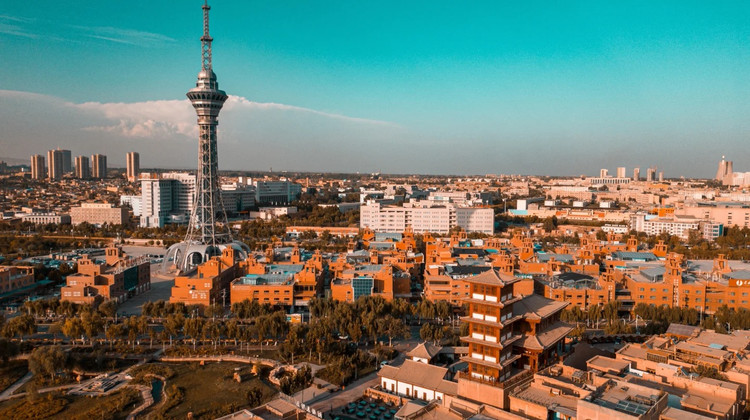 新疆乌鲁木齐+北疆+南疆10日9晚私家团·独库&南疆『咨询客服享优惠立减&5-6限时升级9座改7座商务车』2大景区直通车：赛里木湖+库尔德宁&北疆:天山天池+赛里木湖+那拉提+库尔德宁+独库公路丨南疆:喀什老城+帕米尔高原