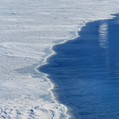 挪威斯瓦尔巴11日10晚拼小团